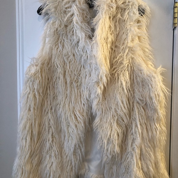 DKNY fur vest size L NWT !!! - Picture 3 of 3